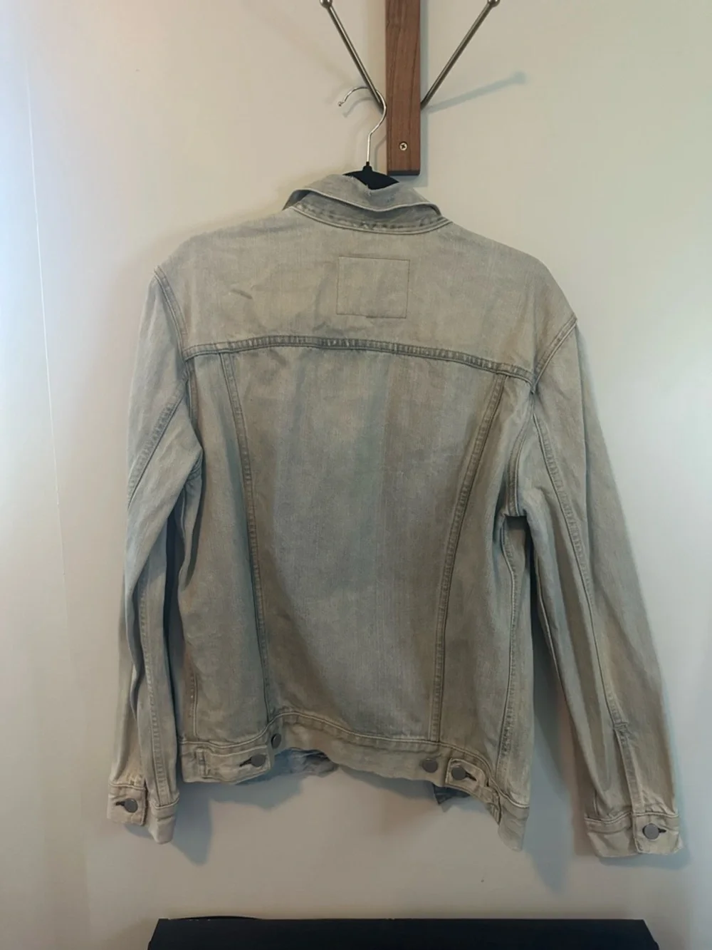 Levi's Light Blue Men's Denim Jacket - Washed Chambray Shirt Jacket - Picture 3 of 5